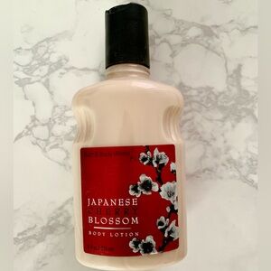 NWT Bath and Body Works Japanese Cherry Blossom Body Lotion vintage design